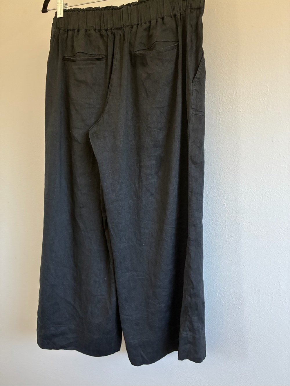 Vince wide leg cropped linen & viscose. Black. Size 8